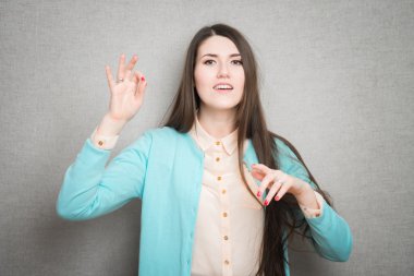 Kız iyi bir jest gösterir