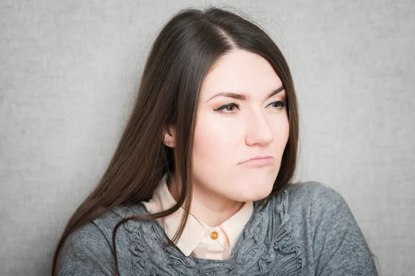 Mujer joven disgustada — Foto de Stock