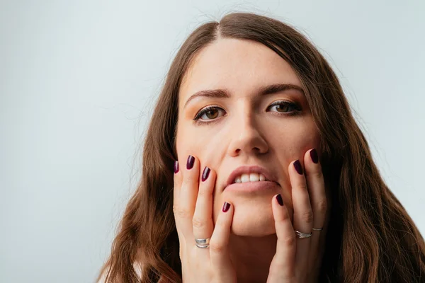 Mujer joven confundida — Foto de Stock