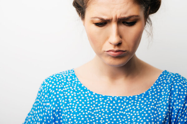 оскорбленная милая девушка
