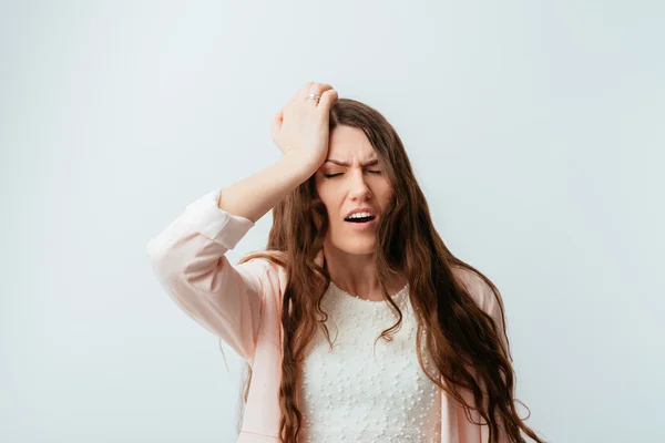 Wanita muda memiliki sakit kepala — Stok Foto