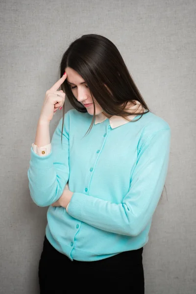 Mujer joven pensando — Foto de Stock