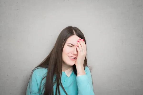 Young woman has headache — Stock Photo, Image