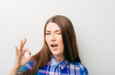 Tamam gösterilen saçaklar kadınla