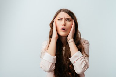 Kız acı tapınaklar vardır.