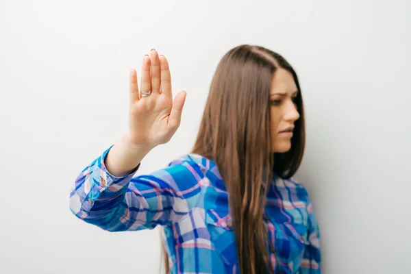 Mujer mostrando gesto de stop —  Fotos de Stock