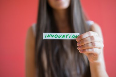 yenilik kelime parça kağıt üzerinde