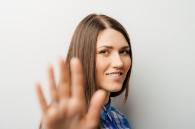 Kız gösteren dur işareti 