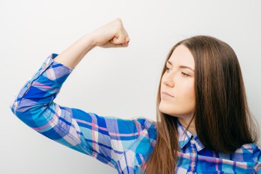 \woman kasları gösterir