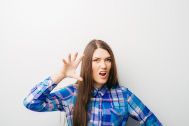 kadın el ile kapmak için çalışıyor