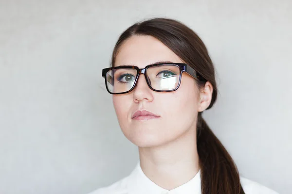 Hermosa chica con gafas — Foto de Stock