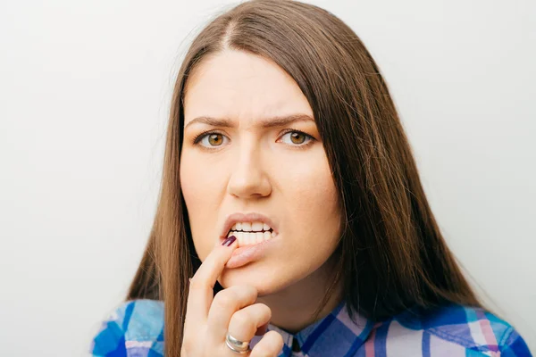 Ragazza che soffre di mal di denti — Foto Stock