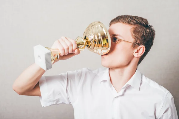 Affärsman dricka en kopp — Stockfoto
