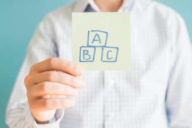  kağıt üzerinde Abc harflerinden