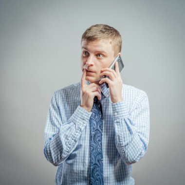 Smartphone tarafından konuşan adam