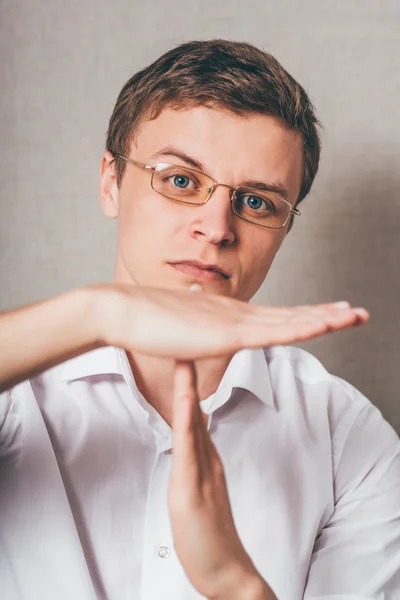 Homem mostrando tempo limite gesto — Fotografia de Stock