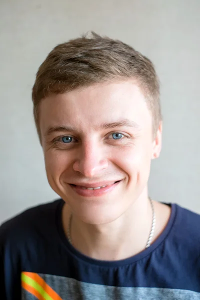 Retrato de un joven — Foto de Stock