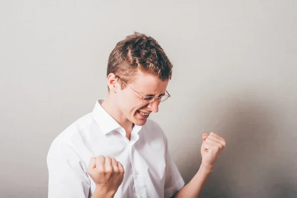 Joven celebrando — Foto de Stock