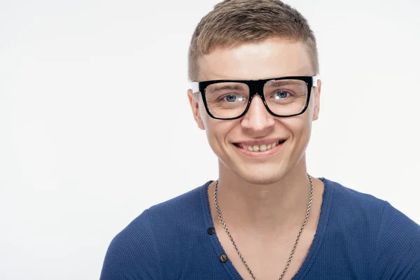 Lächelnder Typ mit Brille — Stockfoto