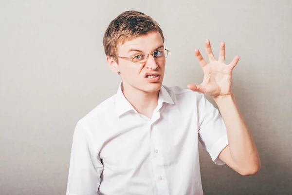 Hombre mostrando asustadiza mano — Foto de Stock