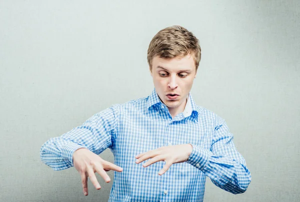 Hombre agitando las manos — Foto de Stock