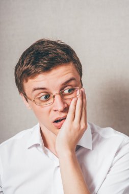  adam bir jest Wonder gösterir