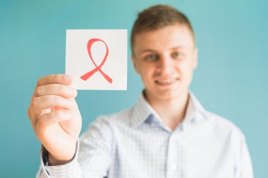 AIDS kurdele simgesi