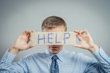 Yardım metni tutan adam