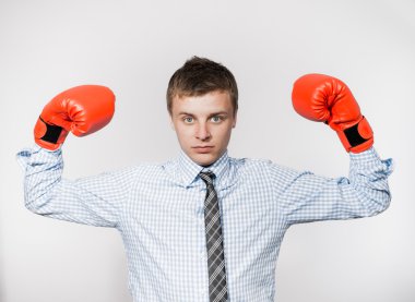 Boks eldivenli adam.