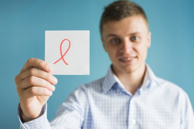  AIDS bilinçlendirme kırmızı kurdele simgesi