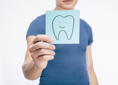 Kağıt üstünde diş kutsal kişilerin resmi