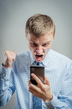 Cep telefonu ile çıktıktan adam