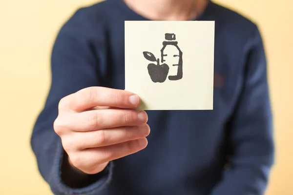 Agua y un dibujo de manzana en la mano —  Fotos de Stock