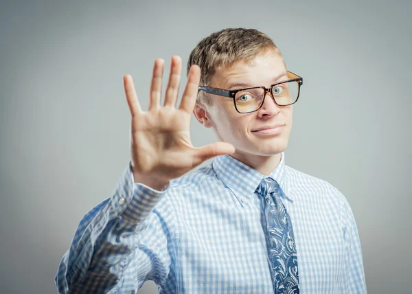 Mann mit Brille winkt — Stockfoto
