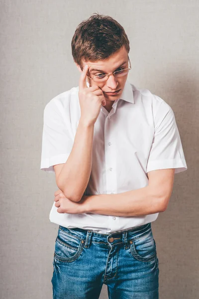 Hombre cansado en gafas — Foto de Stock