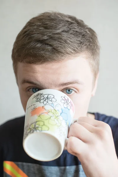 Homme buvant du café — Photo