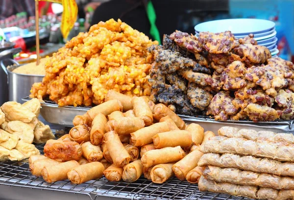 Spring rolls at street market in Thailand — Stock Photo, Image