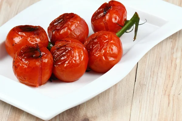 Grillede tomater. En flok tomater. - Stock-foto
