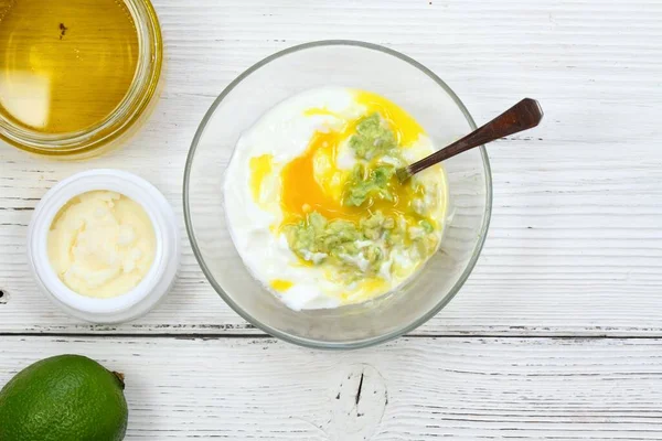 Natuurlijke Ingrediënten Voor Het Gladstrijken Verzachten Hydraterend Haar Yoghurt Avocado — Stockfoto
