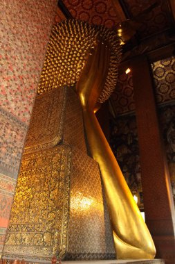 Altın Buda uzanmış