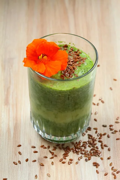 Spinach smoothies with flax seed — Stock Photo, Image