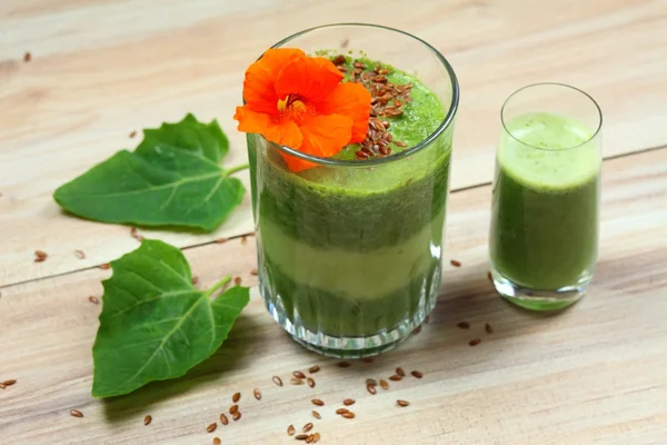 Spinach smoothies with flax seed — Stock Photo, Image