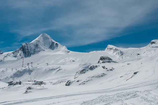 Ski fifts et rochers — Photo