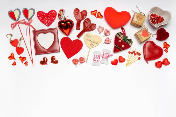 Vários Corações Acessórios Elegantes Forma Coração Presentes Doces Cor Vermelha — Fotografia de Stock