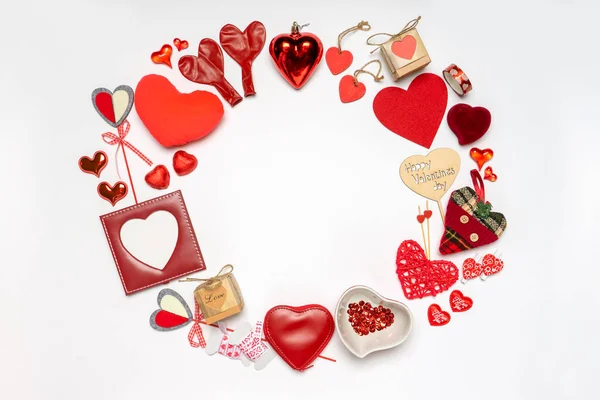 Quadro Redondo Feito Vários Corações Vermelhos Decorativos Itens Românticos Presentes — Fotografia de Stock