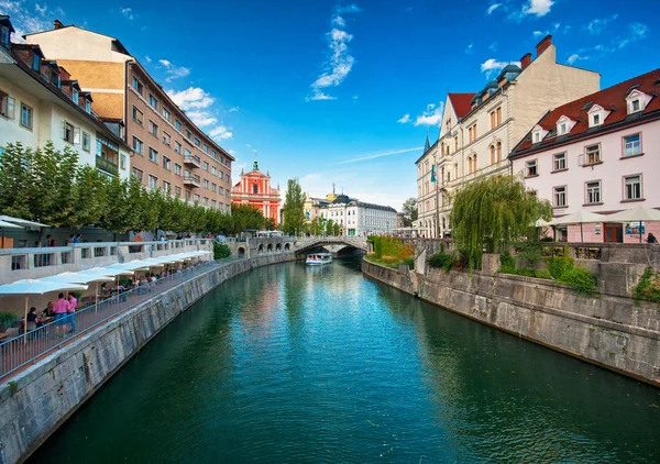 Mooie huizen in de oude stad van Ljubljana — Stockfoto