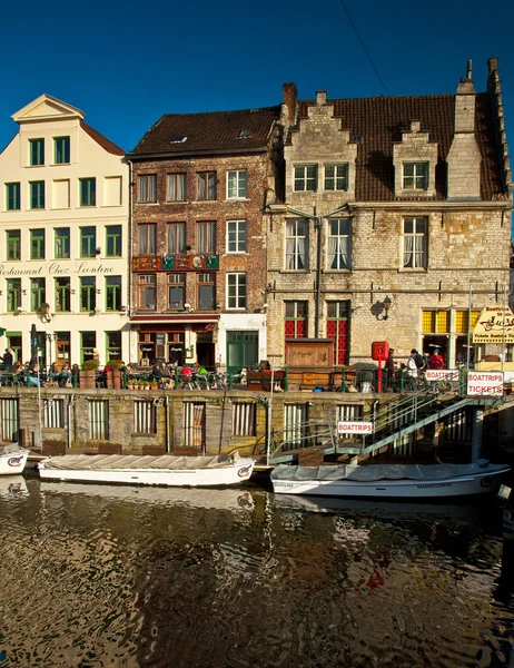 Pěkné domy ve staré město Gent — Stock fotografie