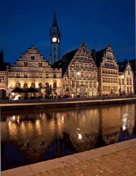 Mooie huizen in de oude stad Gent — Stockfoto