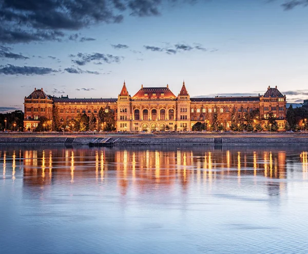 View Riverbank Budapest Budapest University Technology Economic Night — Stock Photo, Image