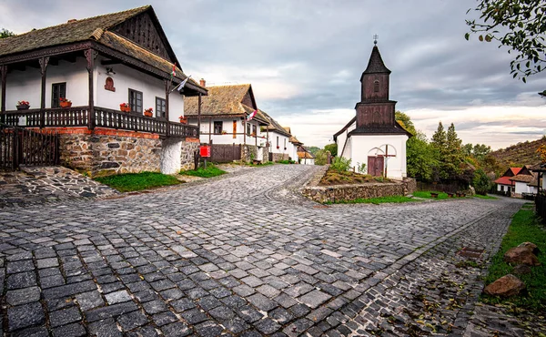 헝가리의 홀크라는 도시에 전통적 주택들 — 스톡 사진
